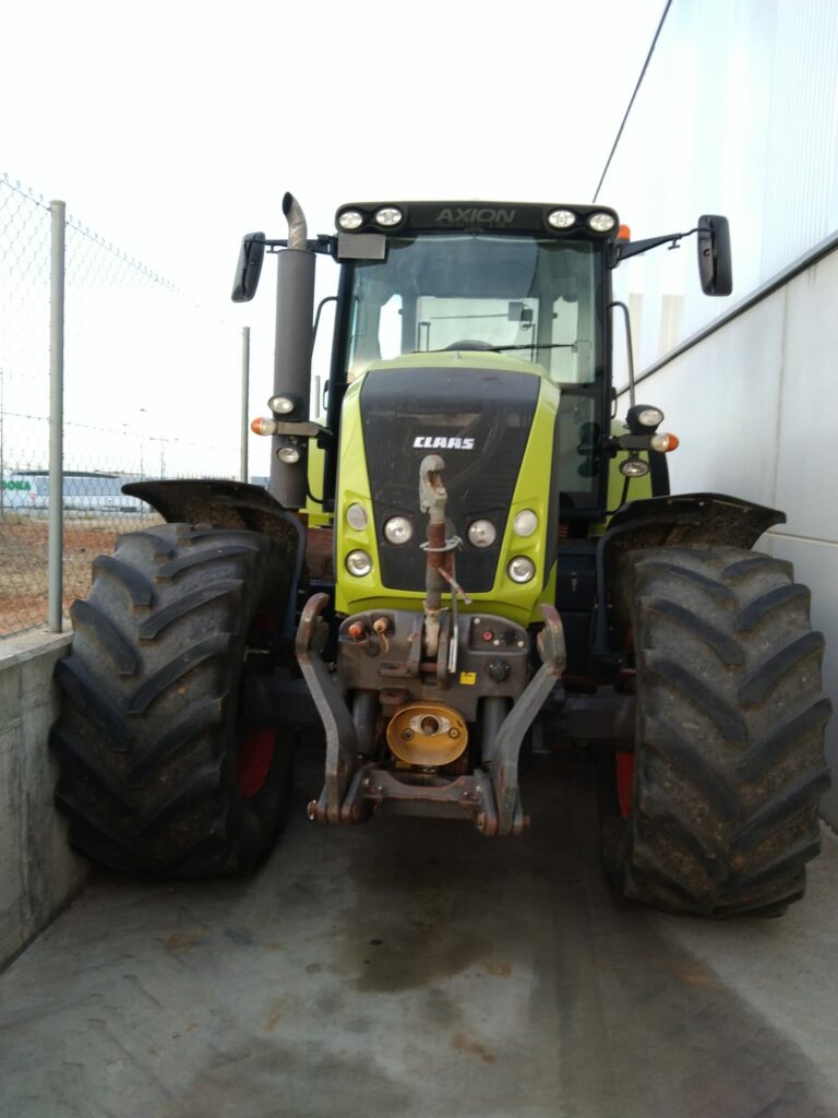 Tractor Claas Axion 820 de ocasión en stock