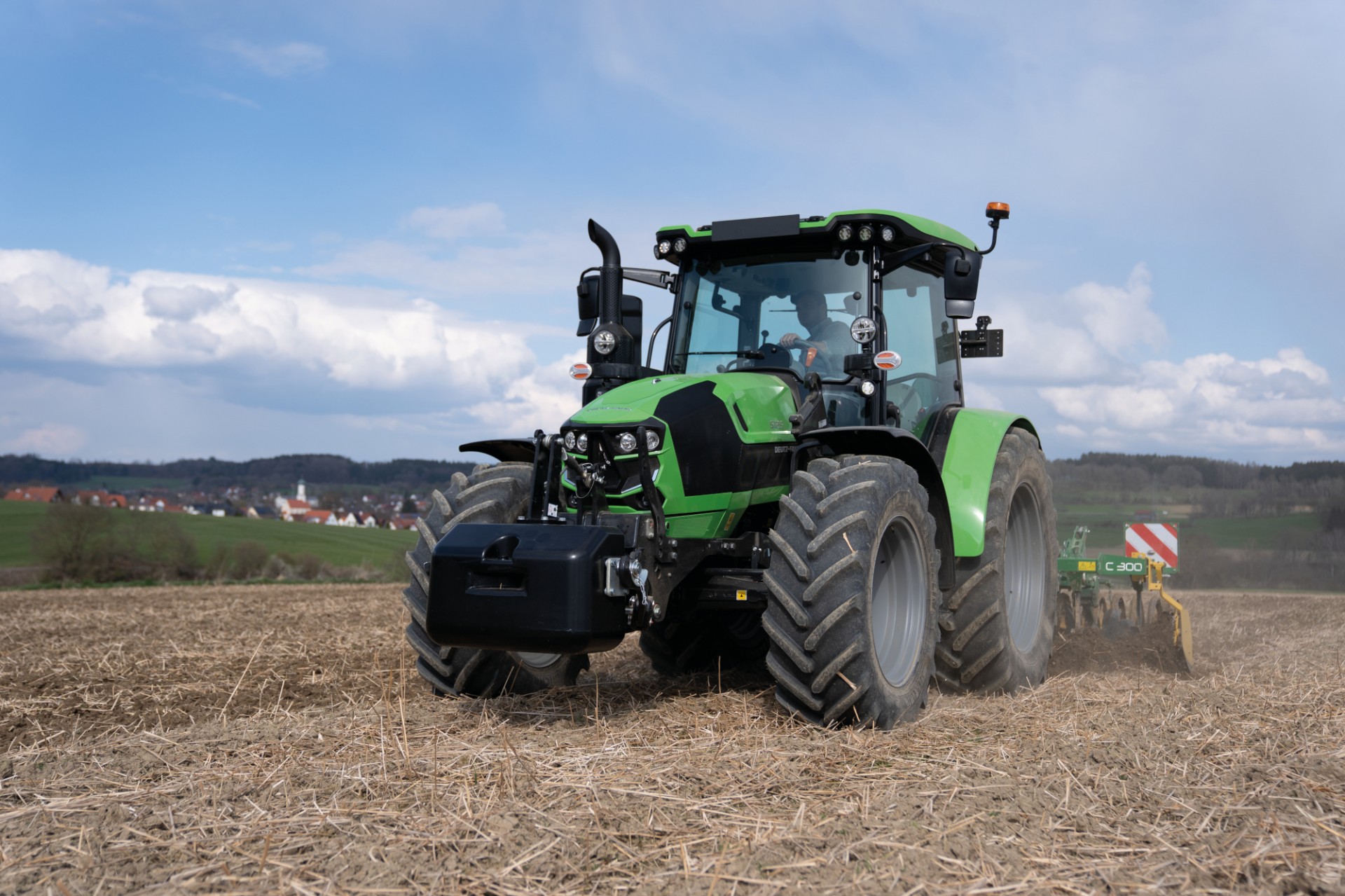 DEUTZ-FAHR Serie 5 en campo